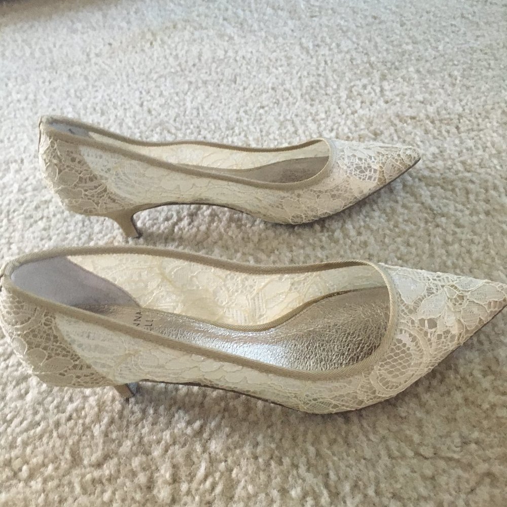 Adrianna Papell Lois Lace Kitten Heel Pump 7M(US